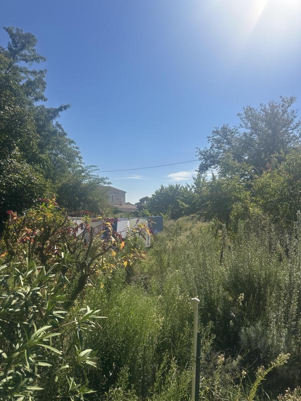 Vitrolles ~ 230 000 €